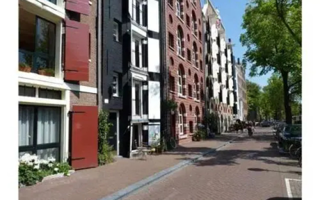 Апартаменты Amsterdam Center Romance Apartment вид на фасад