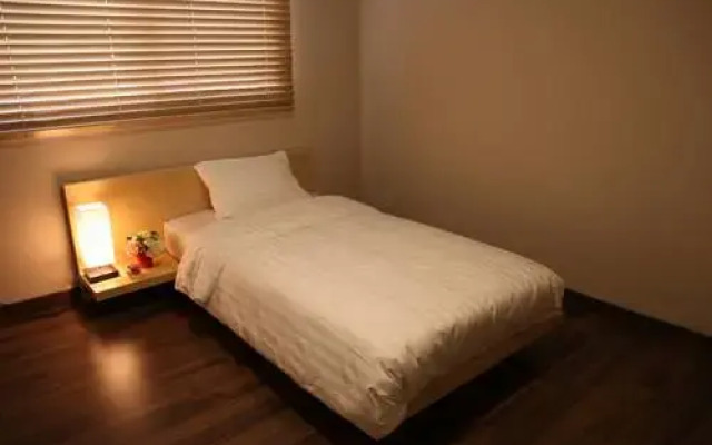 An Guesthouse For Female Only (гостевой дом для женщин) вид на фасад