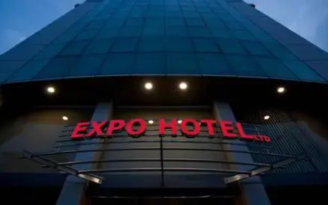 Expo Hotel вид на фасад