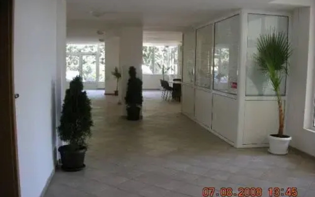 Отель in Oasis Complex Болгария, Равда - отзывы, цены и фото номеров - забронировать отель in Oasis Complex онлайн парковка