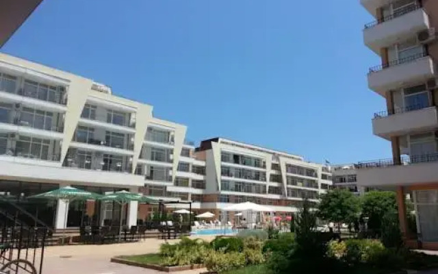 Апартаменты Aparthotel Kamelia Garden - Lili's Apartments Солнечный берег вид на фасад