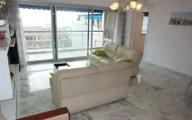 Апартаменты Apartments President комната для гостей