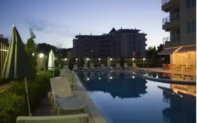 Отель Sunny House Apart Hotel Болгария, Солнечный берег - отзывы, цены и фото номеров - забронировать отель Sunny House Apart Hotel онлайн вид на фасад