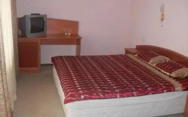 Отель Family Hotel Piccadilly Болгария, Смолян - отзывы, цены и фото номеров - забронировать отель Family Hotel Piccadilly онлайн комната для гостей