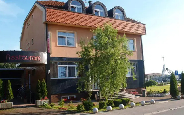 Paradise Hotel вид на фасад