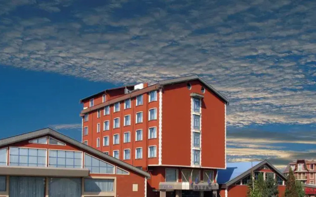 Maxi Park Hotel & Spa вид на фасад