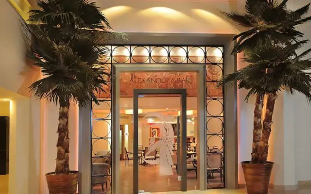 Alexander The Great Beach Hotel интерьер отеля
