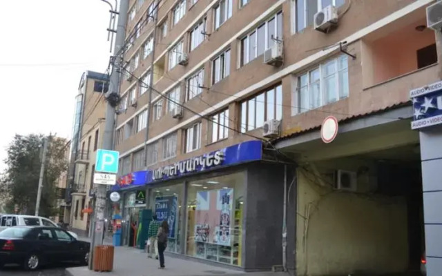 Апартаменты Kentron Apartment at Tumanyan вид на фасад
