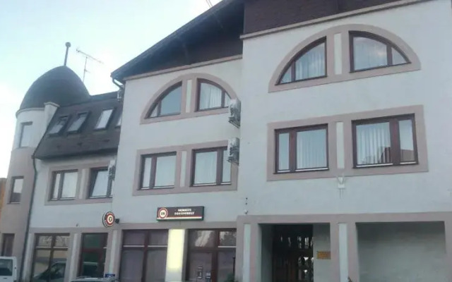Kovács Hotel Superior вид на фасад