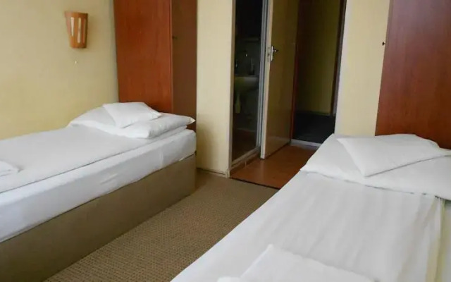 Hotel Seni Studium комната для гостей