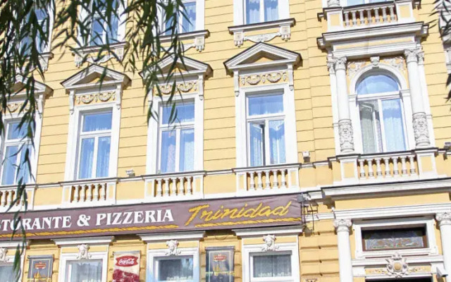 Hotel Trinidad Prague Castle вид на фасад