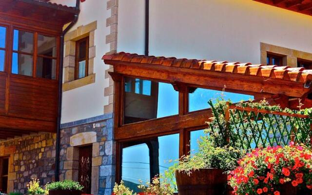 Hotel Rural El Rexacu вид на фасад