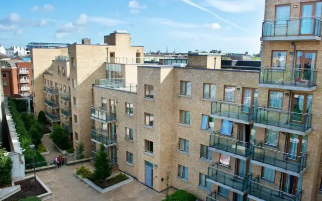 Отель Staycity Aparthotels Saint Augustine Street