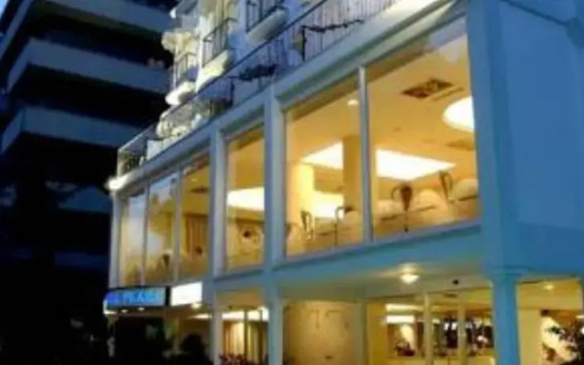 Hotel Royal Plaza вид на фасад