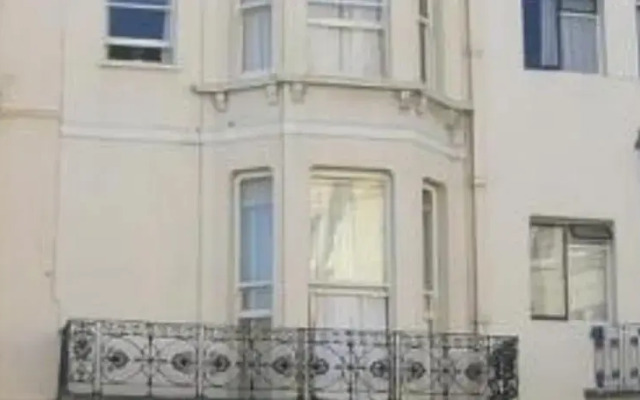 Отель Amherst Brighton вид на фасад