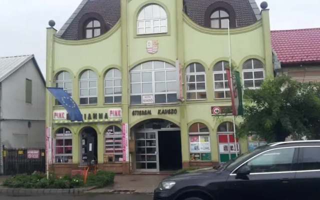 Marianna Center Hotel Etterem вид на фасад