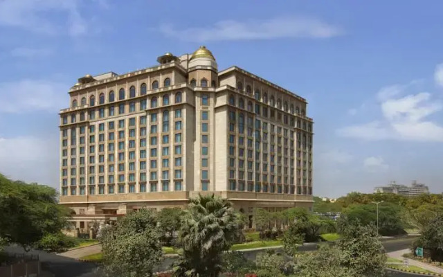 Отель The Leela Palace New Delhi Нью-Дели вид на фасад