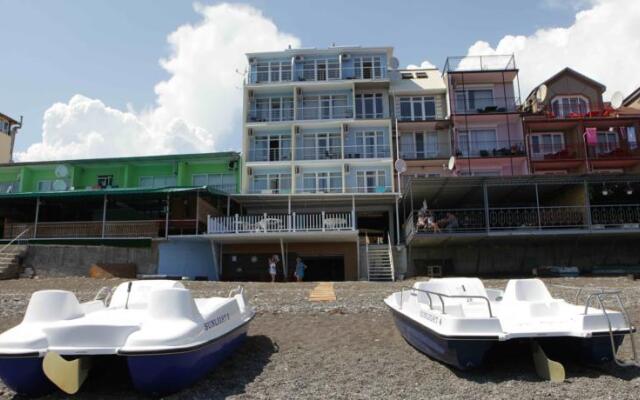 Гостиница Возле Моря 35 Меридиан в Приветном отзывы, цены и фото номеров - забронировать гостиницу Возле Моря 35 Меридиан онлайн Приветное