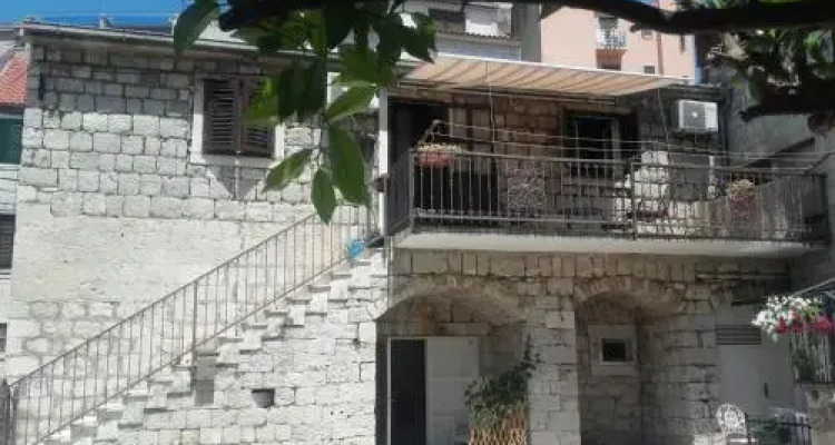 Apartments & Room Merica