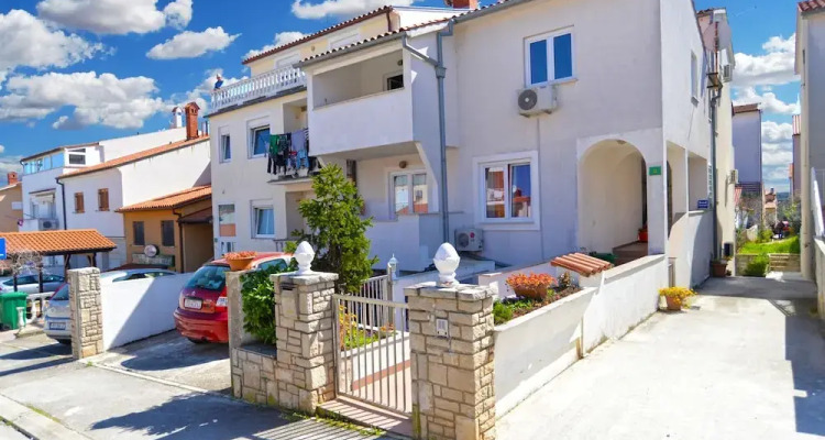 Apartment Vladimira 1569