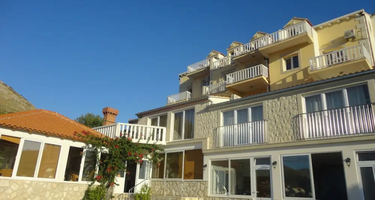 Apartments Zvrko