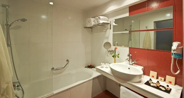 Rhodes Premium Suite, Luxury With Private Jacuzzi –