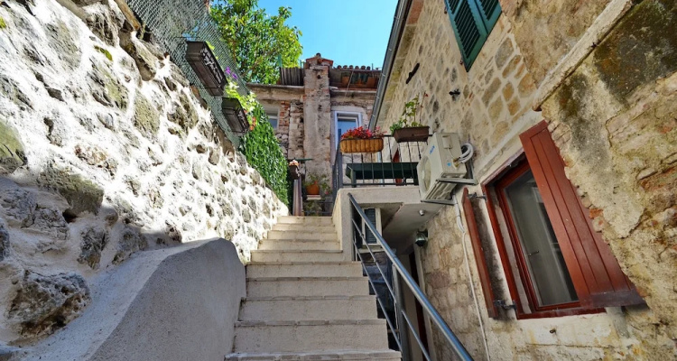 Apartments Historic Stone House