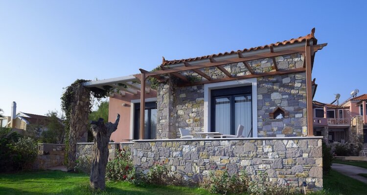 Aeolis Apartments & Studios