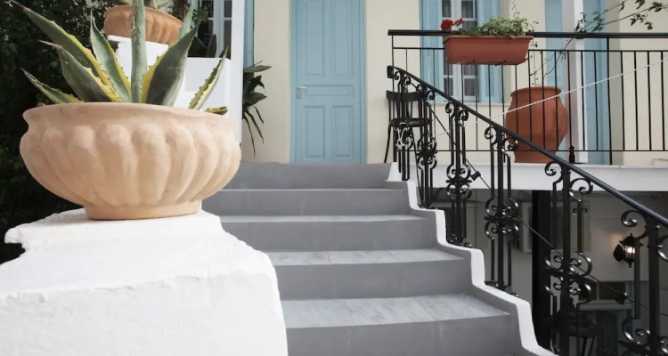 Live In Athens, Thiseio Residencies