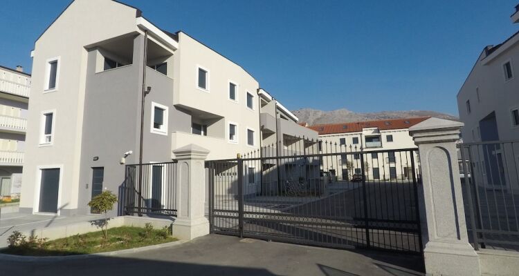 Beach Residence With Pool & Sea View