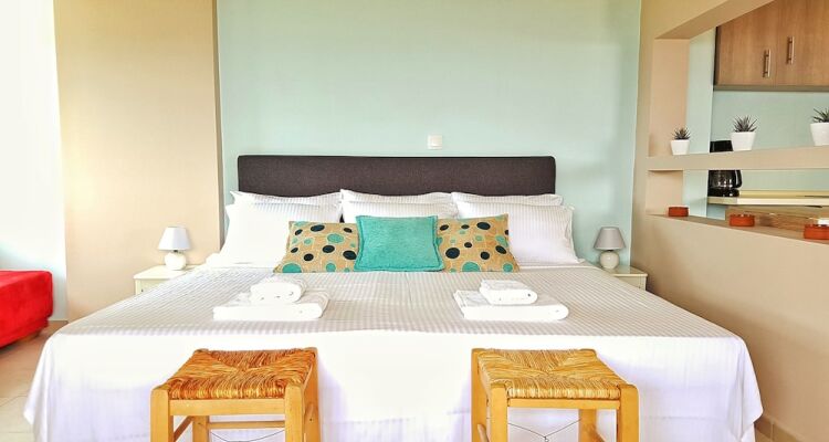 Bungalow White Apartments and Suites