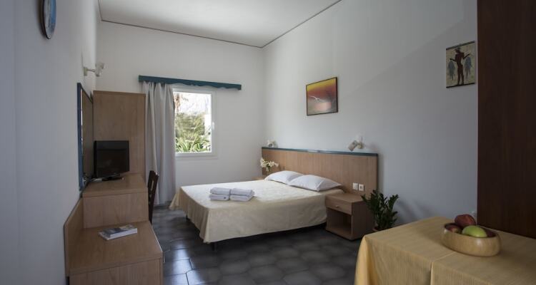 Romani Studios in Perissa