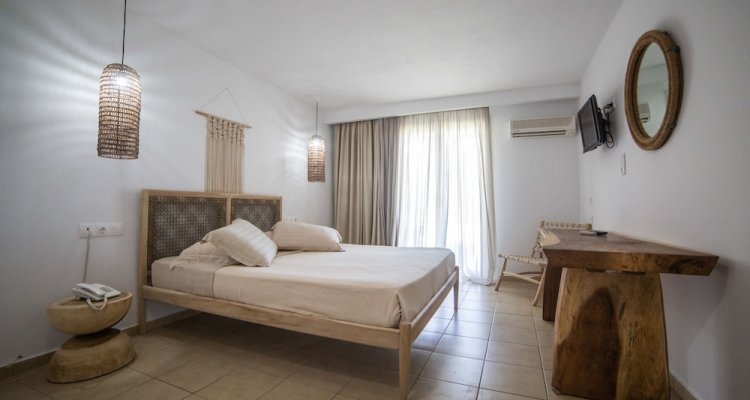Kivo Hotel And Suites