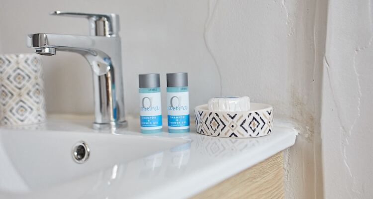 To Stay Aristofanous