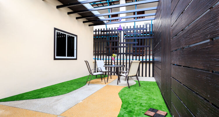 ROYAL BEACH RESIDENCE
