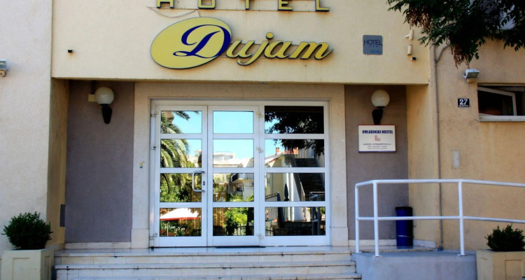 Omladinski Hostel