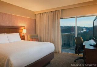 Courtyard by Marriott Los Angeles - Sherman Oaks