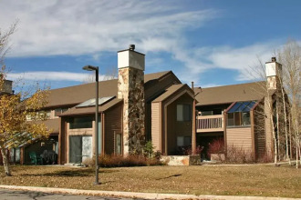 Queen Esther Condominium By Alpine Ski Properties