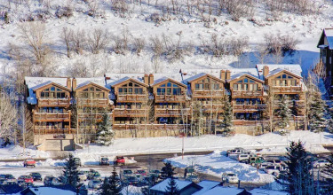 Comstock Lodge Condominum By Alpine Ski Properties