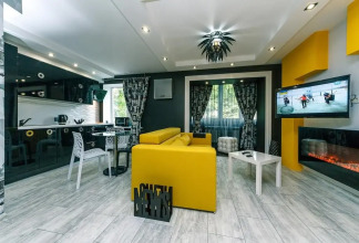 Luxrent Kreshatik Arenacity Skybar