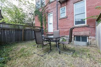 Applewood Suites - Annex Coachhouse Loft, фото 7