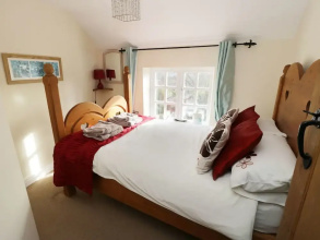 Ann's Cottage And The Old Smithy, фото 4