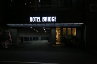 Bridge Hotel