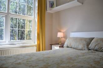 Charming 3 Bedroom Apartment From Cutty Sark, фото 7