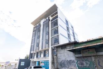 OYO 136 Regal Residences