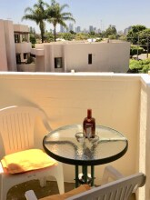 Leafy 1 Bedroom City Oasis With Pool and Terrace, фото 20