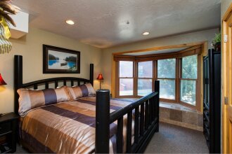 2BR Empire House Condo by RedAwning, фото 16