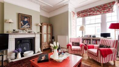 Bright Parsons Green Maisonette, фото 14