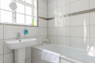 Modern 3 Bedroom Central Brighton House, фото 10