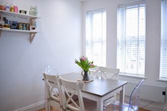 Bright 1 Bedroom Apartment in Wimbledon Park, фото 12